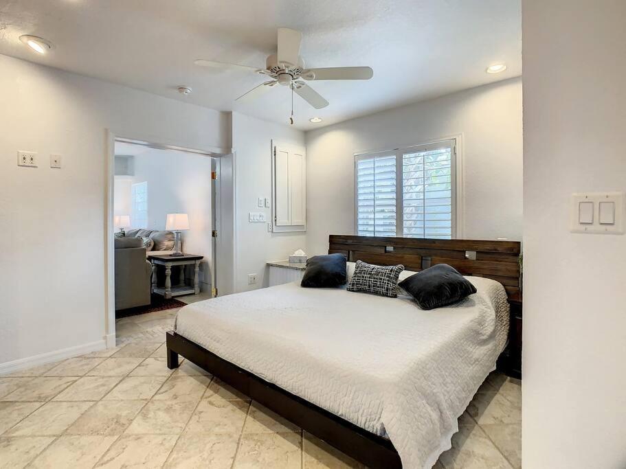 Steps From The Beach, Location, 2 Bdrm 2 Bth Holiday home *