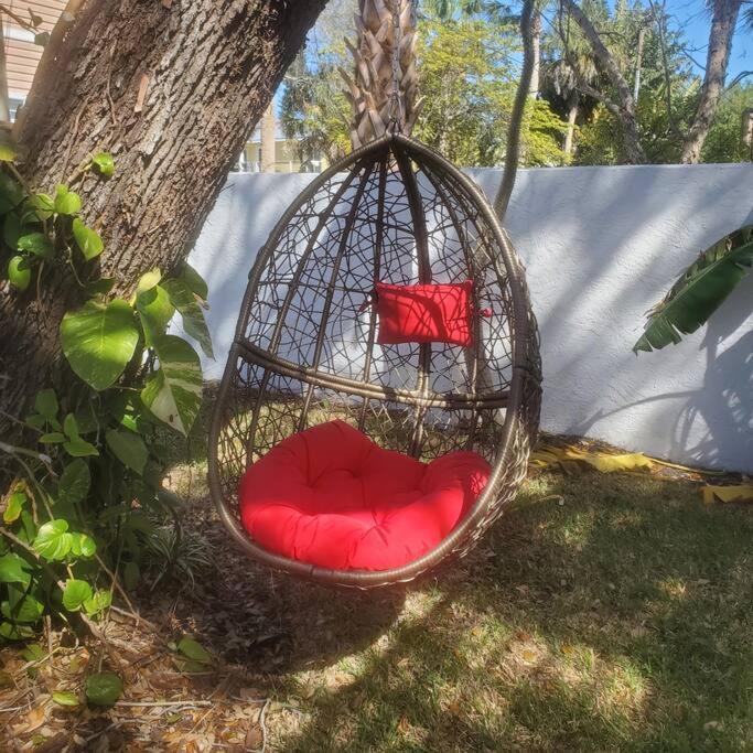 Steps From The Beach, Location, 2 Bdrm 2 Bth Holiday home *