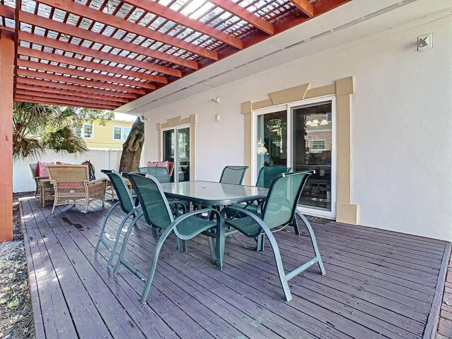 Steps From The Beach, Location, 2 Bdrm 2 Bth Holiday home